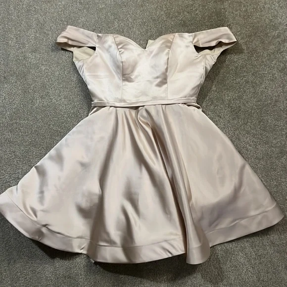 HOMECOMING 2024!!! Satin Dress with Pockets - Picture 3 of 8